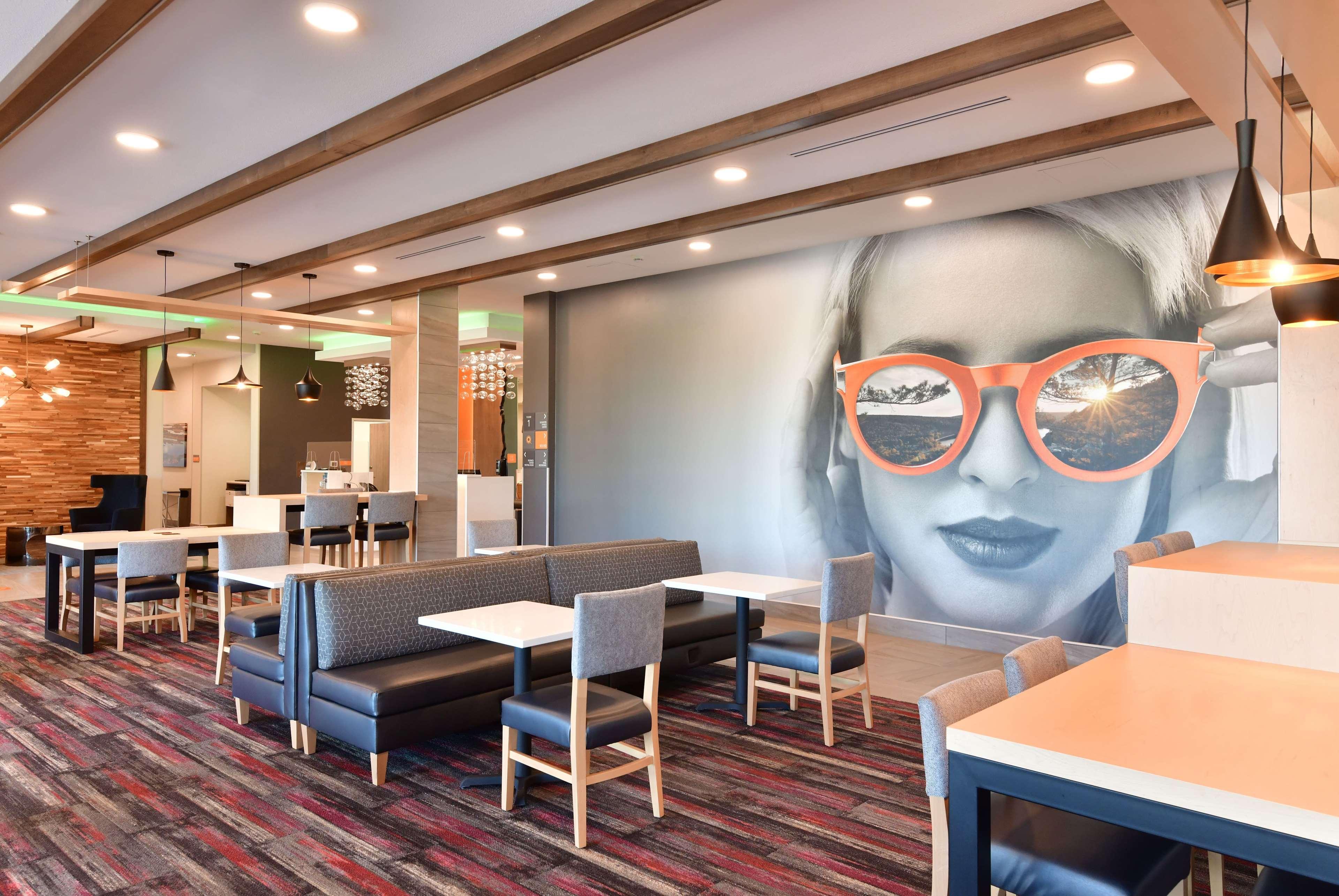 La Quinta Inn & Suites By Wyndham Wisconsin Dells- Lake Delton Exterior photo