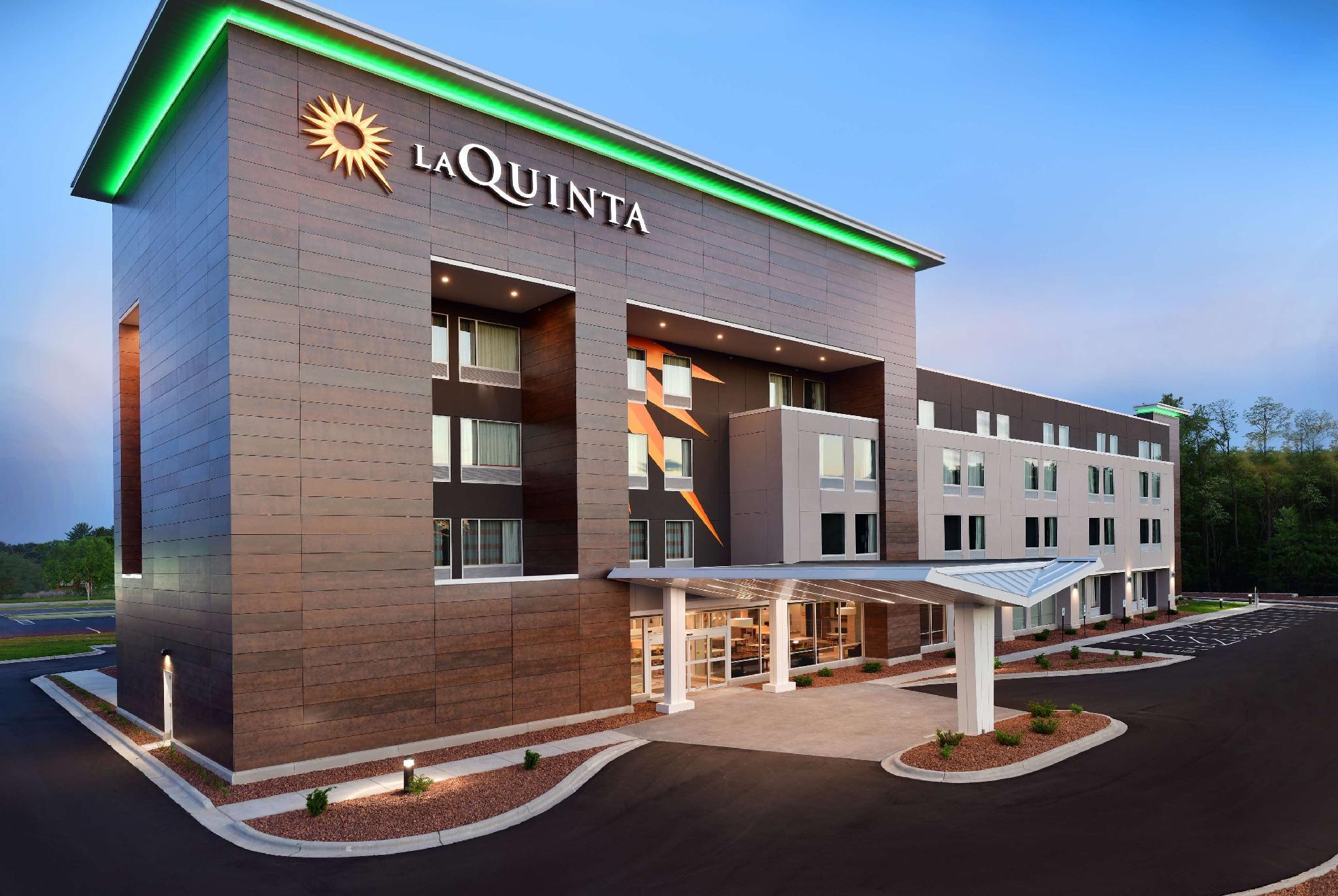 La Quinta Inn & Suites By Wyndham Wisconsin Dells- Lake Delton Exterior photo
