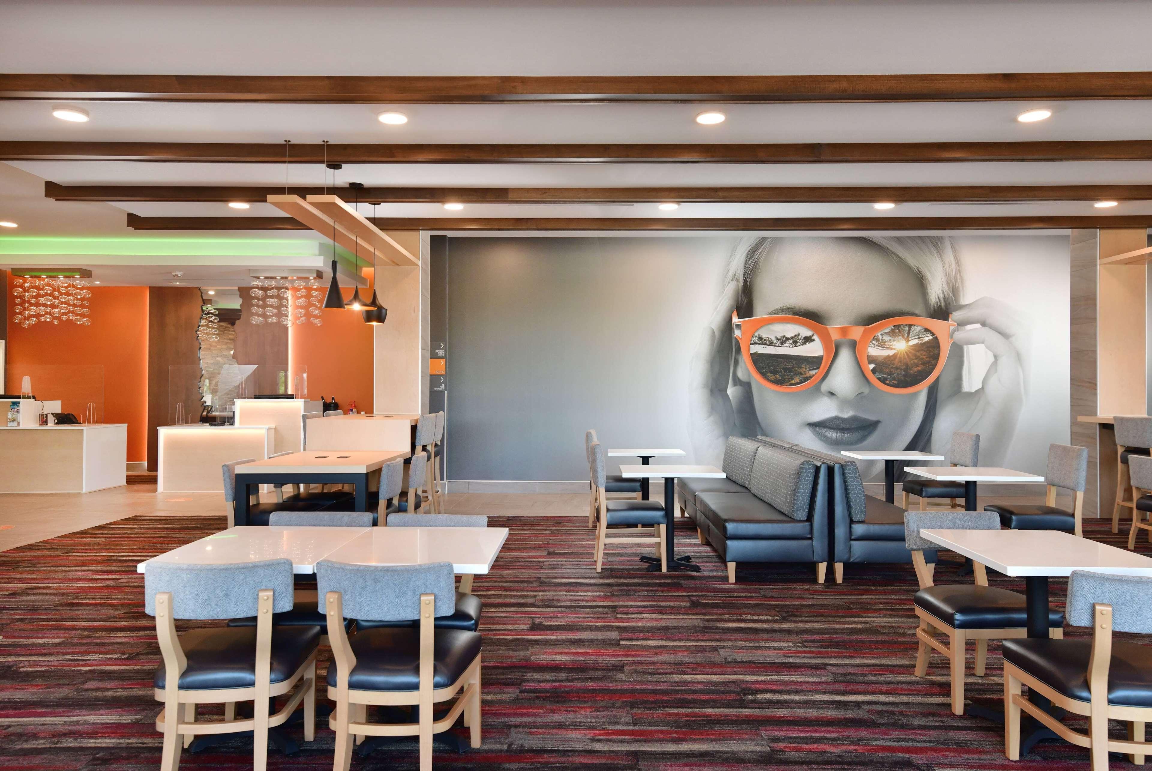 La Quinta Inn & Suites By Wyndham Wisconsin Dells- Lake Delton Exterior photo
