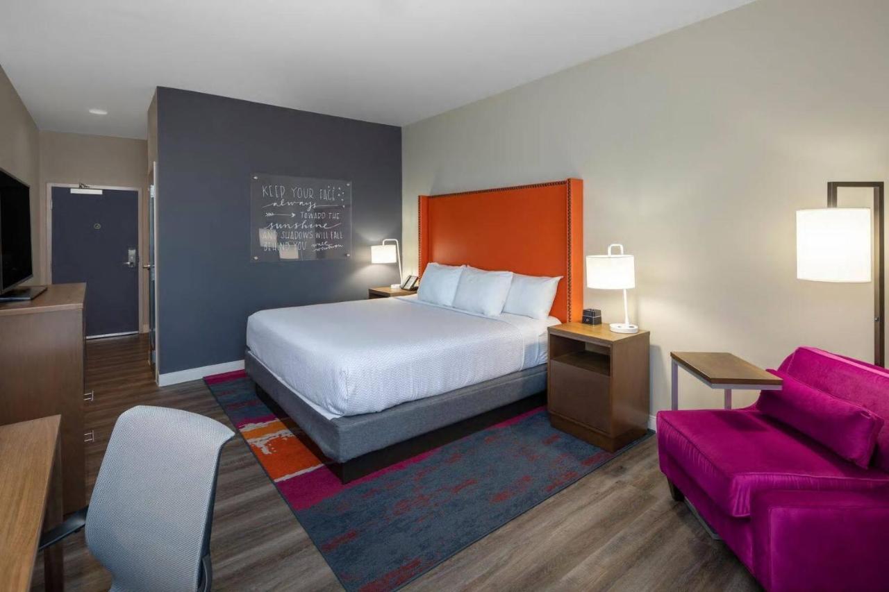 La Quinta Inn & Suites By Wyndham Wisconsin Dells- Lake Delton Exterior photo