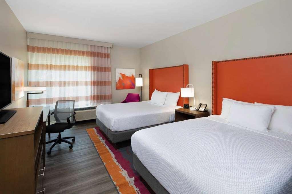 La Quinta Inn & Suites By Wyndham Wisconsin Dells- Lake Delton Room photo